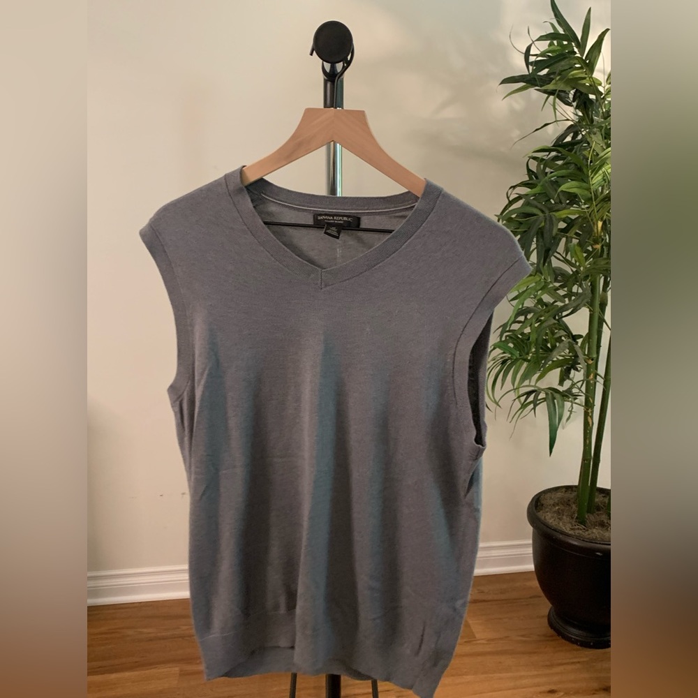 Men’s v neck sweater vest